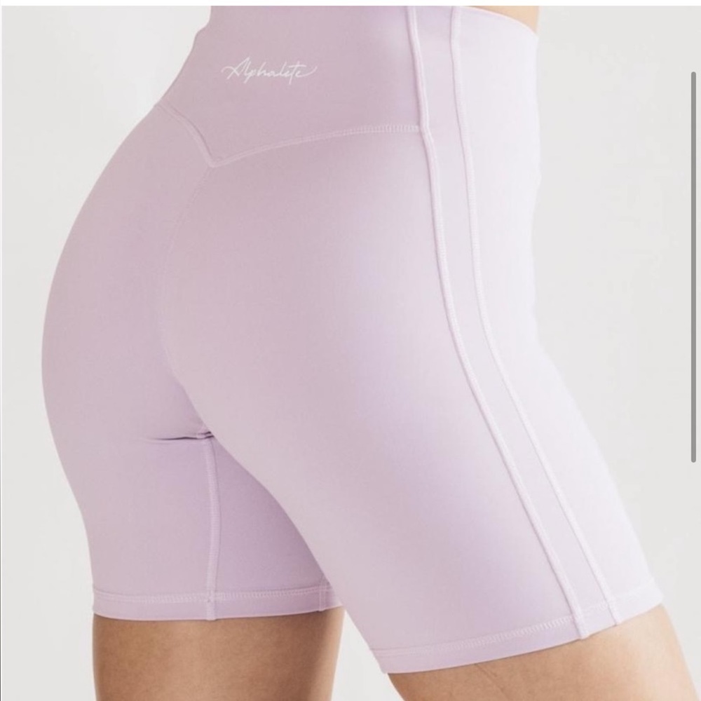 Alphalete pulse kinetic biker shorts Levander